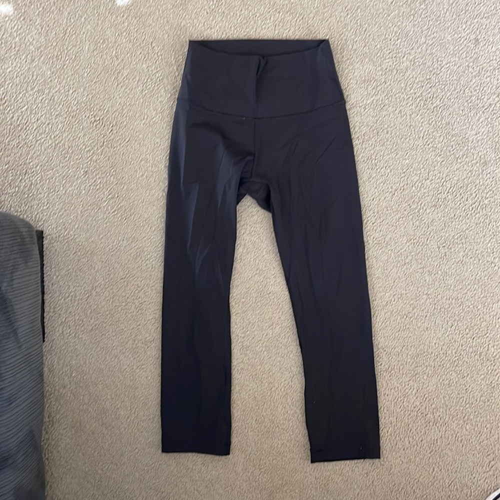Lululemon size 4 cropped leggings black